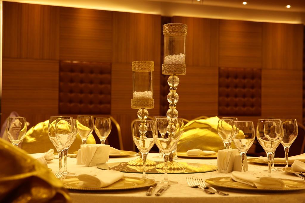 Atasehir Palace Hotel & Conference Istambul Exterior foto