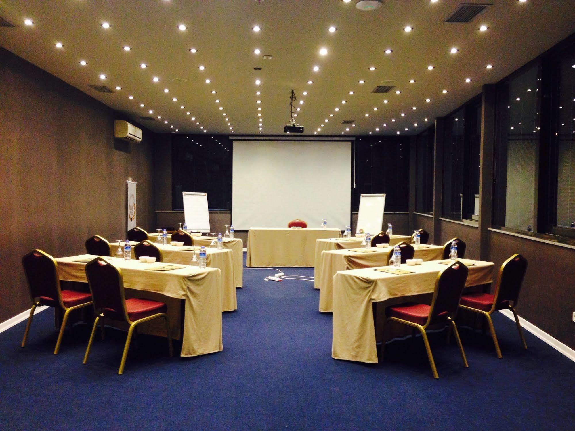 Atasehir Palace Hotel & Conference Istambul Exterior foto